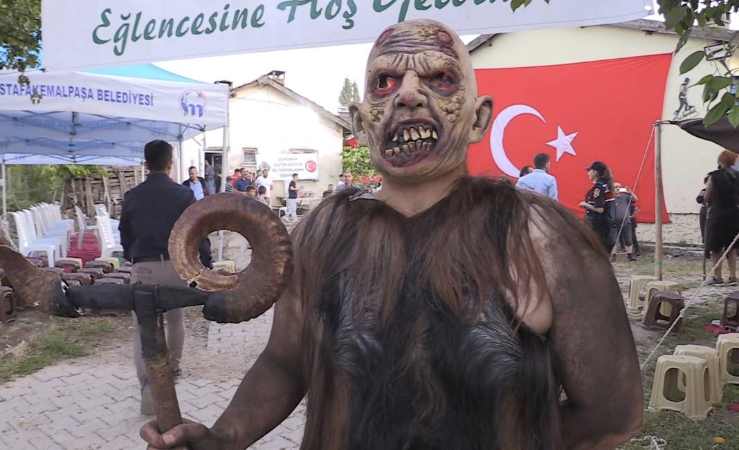 Bursa'da 200 yıllık bayram geleneği; 'Deliler' birliği anıldı 5